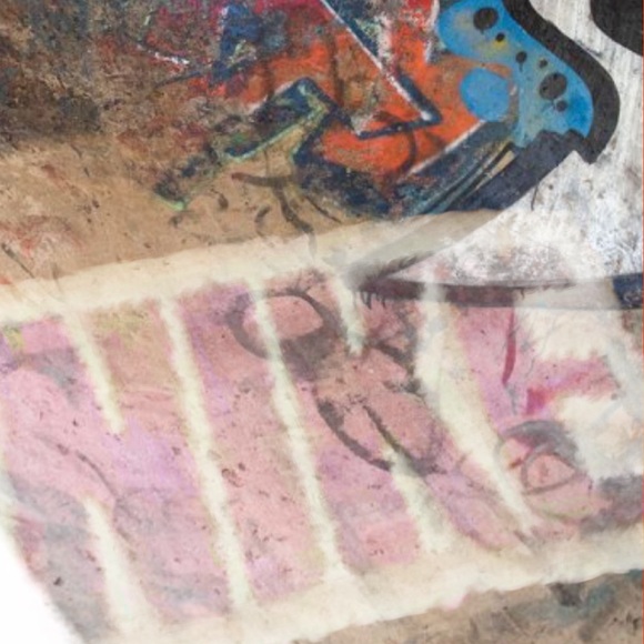 Meet your Posher-than-you flippist: - Picture 1 of 1